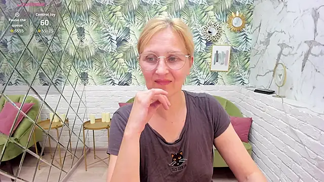 Paris Cherry online show from September 14, 2025, 8:41 pm
