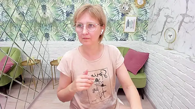 Paris Cherry online show from November 5, 2025, 8:31 pm