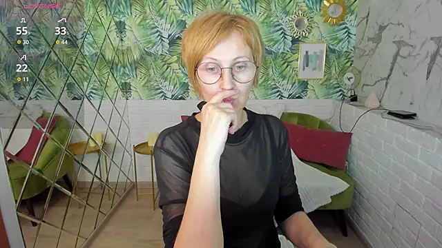 Snapshot of Paris_Cherry chatting on May 2, 2026, 6:02 pm Paris Cherry online show from May 2, 2026, 6:02 pm