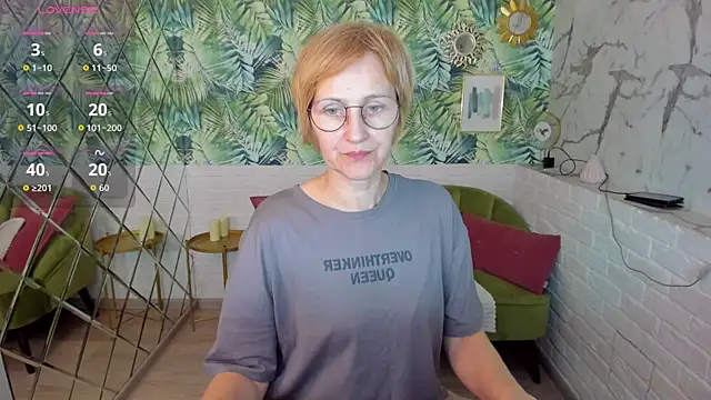 Snapshot of Paris_Cherry chatting on May 8, 2026, 4:40 am Paris Cherry online show from May 8, 2026, 4:40 am