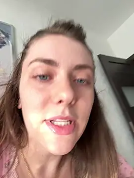 Snapshot of MariiD chatting on March 9, 2026, 8:29 am MariiD online show from March 9, 2026, 8:29 am