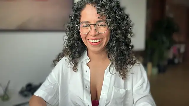 Snapshot of illaroom chatting on October 28, 2025, 4:53 pm illaroom online show from October 28, 2025, 4:53 pm