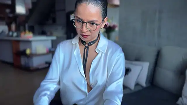 illaroom online show from November 6, 2025, 10:21 pm