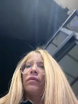 Snapshot of AnastasiaAniess chatting on September 28, 2025, 8:47 pm AnastasiaAniess online show from September 28, 2025, 8:47 pm