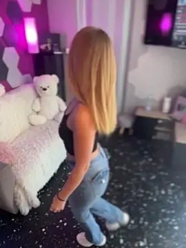 Snapshot of AnastasiaAniess chatting on October 28, 2025, 12:52 pm AnastasiaAniess online show from October 28, 2025, 12:52 pm