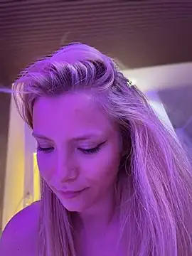 AnastasiaAniess online show from April 30, 2026, 8:57 pm
