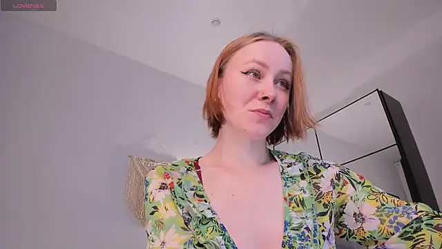 LilianKroft online show from May 7, 2026, 11:59 am