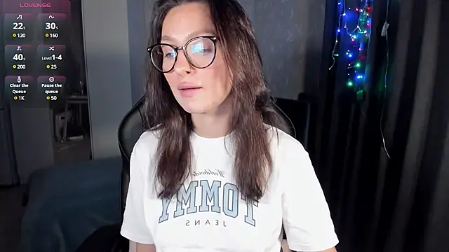 Snapshot of EllaFresh chatting on March 17, 2025, 9:13 pm EllaFresh online show from March 17, 2025, 9:13 pm