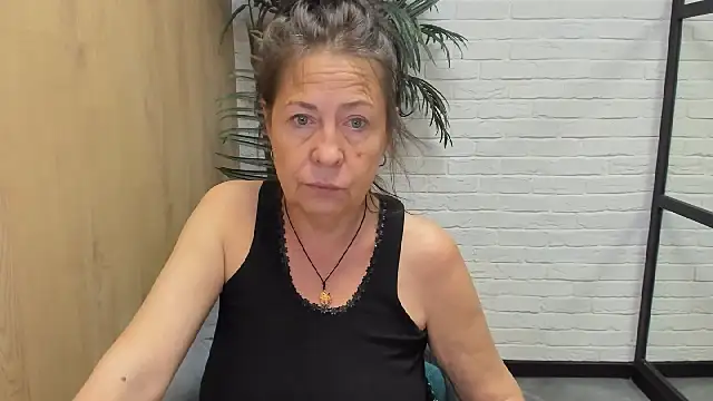 Snapshot of LindaPassionate chatting on September 12, 2025, 5:18 am LindaPassionate online show from September 12, 2025, 5:18 am