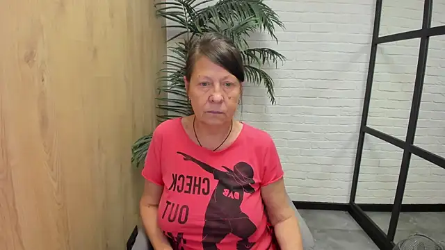 Snapshot of LindaPassionate chatting on September 19, 2025, 1:12 pm LindaPassionate online show from September 19, 2025, 1:12 pm