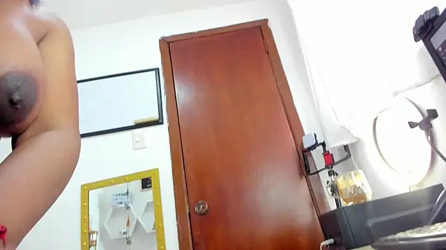 Snapshot of LadyNahir chatting on October 30, 2025, 9:26 pm LadyNahir online show from October 30, 2025, 9:26 pm