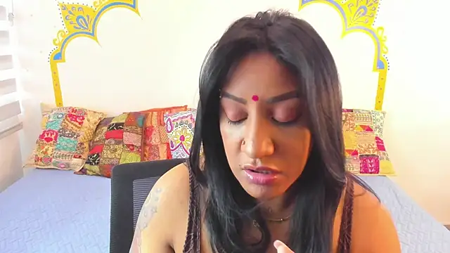 Snapshot of LadyNahir chatting on November 6, 2025, 10:10 pm LadyNahir online show from November 6, 2025, 10:10 pm