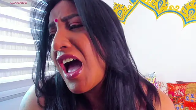 LadyNahir online show from August 5, 2026, 12:41 pm