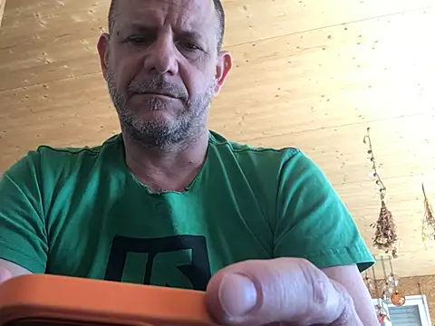 Snapshot of maxymloli chatting on February 23, 2025, 1:42 pm maxymloli online show from February 23, 2025, 1:42 pm