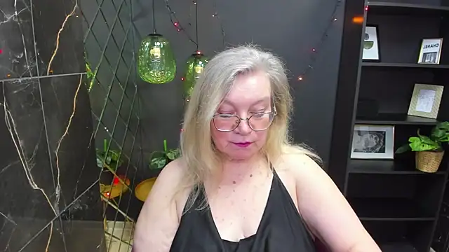 NataliMellow online show from January 4, 2025, 4:22 pm
