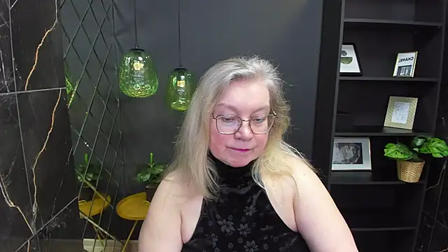 NataliMellow online show from January 17, 2025, 1:24 pm