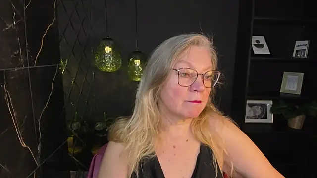 NataliMellow online show from December 19, 2025, 1:18 pm