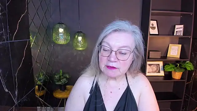 NataliMellow online show from May 6, 2026, 1:05 pm