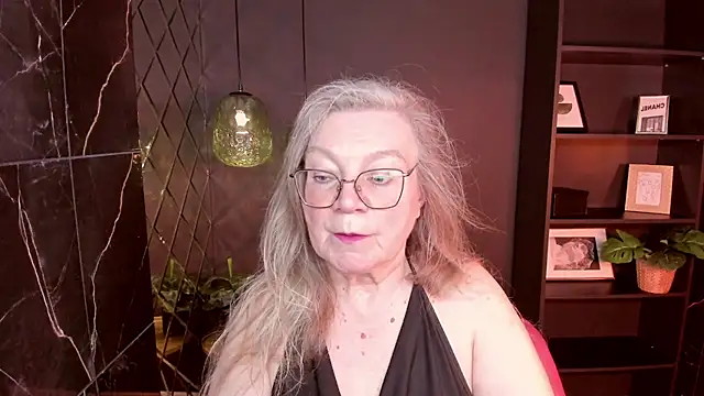 NataliMellow online show from June 19, 2026, 1:04 pm