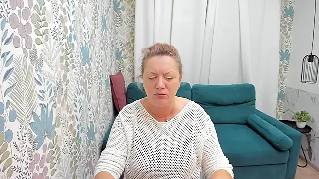 Snapshot of LeaPure chatting on December 8, 2024, 5:18 am LeaPure online show from December 8, 2024, 5:18 am