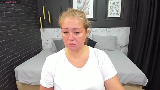 Snapshot of JenniferLight chatting on December 7, 2024, 1:07 pm JenniferLight online show from December 7, 2024, 1:07 pm