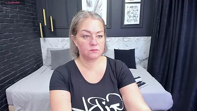 Snapshot of JenniferLight chatting on December 14, 2024, 1:05 pm JenniferLight online show from December 14, 2024, 1:05 pm