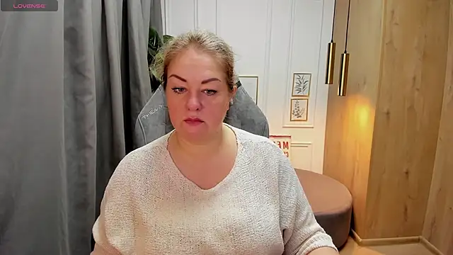 Snapshot of JenniferLight chatting on January 20, 2025, 7:14 pm JenniferLight online show from January 20, 2025, 7:14 pm