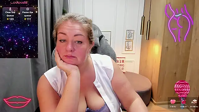 Snapshot of JenniferLight chatting on January 21, 2025, 1:18 am JenniferLight online show from January 21, 2025, 1:18 am