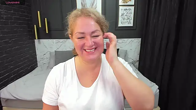 Snapshot of JenniferLight chatting on January 29, 2025, 8:25 pm JenniferLight online show from January 29, 2025, 8:25 pm