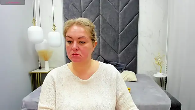 Snapshot of JenniferLight chatting on February 4, 2025, 8:06 pm JenniferLight online show from February 4, 2025, 8:06 pm
