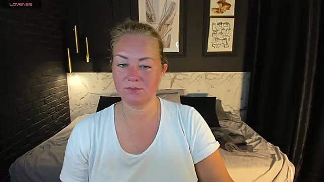 Snapshot of JenniferLight chatting on September 10, 2025, 5:07 am JenniferLight online show from September 10, 2025, 5:07 am