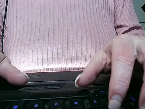 Snapshot of heidi60 chatting on December 4, 2024, 7:01 pm heidi60 online show from December 4, 2024, 7:01 pm