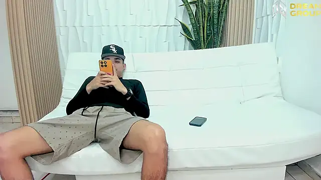 Snapshot of AmazingPartys chatting on March 5, 2026, 3:35 am AmazingPartys online show from March 5, 2026, 3:35 am