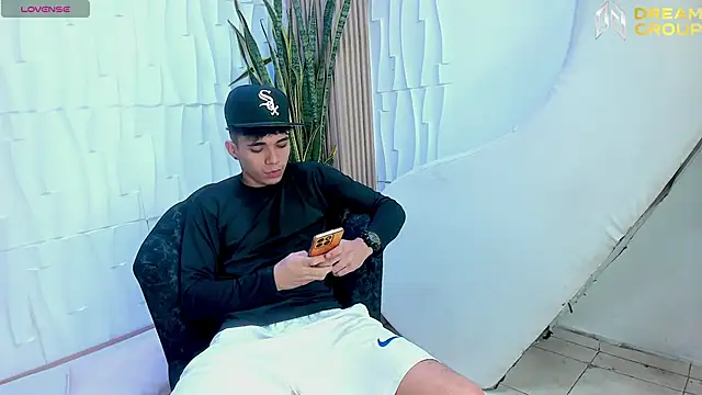 Snapshot of AmazingPartys chatting on March 6, 2026, 3:52 pm AmazingPartys online show from March 6, 2026, 3:52 pm