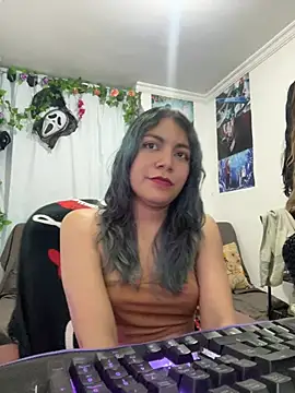 Snapshot of VaioletUwU chatting on March 8, 2026, 7:45 am VaioletUwU online show from March 8, 2026, 7:45 am