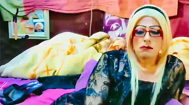 Goldeena online show from January 11, 2025, 2:41 am