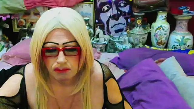 Goldeena online show from September 11, 2025, 12:22 am