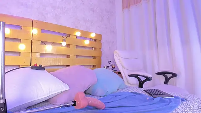 cristinapuerta  online show from December 18, 2025, 11:49 am