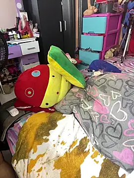 Snapshot of camile_milf chatting on March 4, 2026, 1:33 am camile milf online show from March 4, 2026, 1:33 am