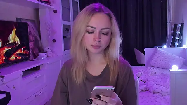 Snapshot of MaryDreaminess chatting on October 13, 2025, 8:42 pm MaryDreaminess online show from October 13, 2025, 8:42 pm