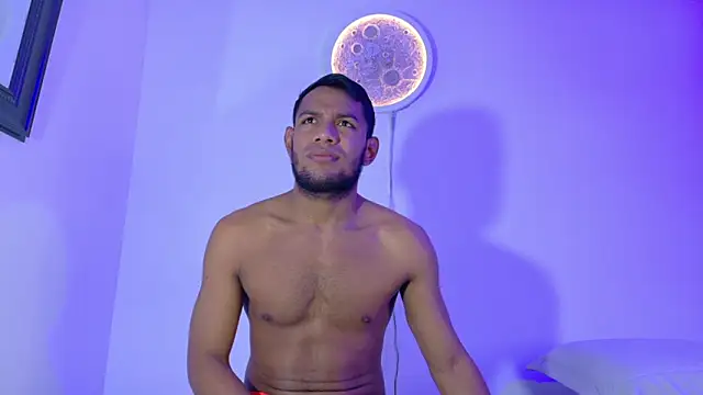 fantastic couple mens online show from October 3, 2025, 7:05 am