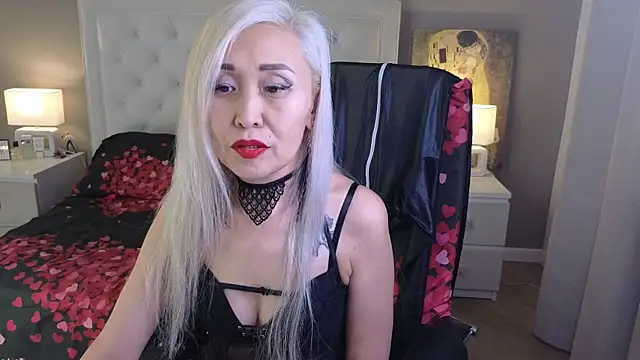 RoxalanaStar online show from October 7, 2025, 8:50 pm