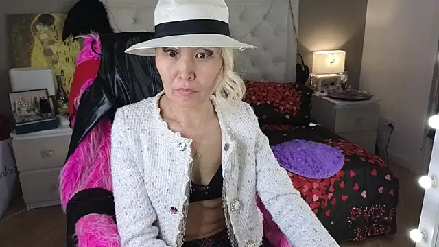 RoxalanaStar online show from June 19, 2026, 10:19 am