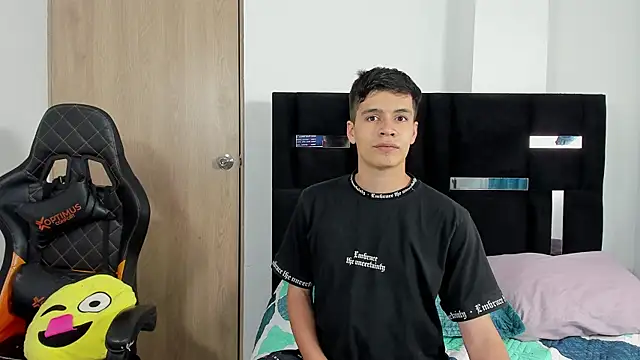 Dimitrixxx   online show from September 22, 2025, 4:42 pm