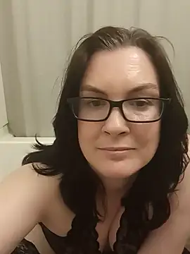 DesreRose online show from June 15, 2026, 12:35 am