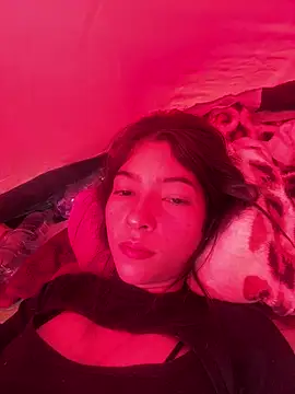 SarahLee  online show from January 12, 2025, 5:44 pm
