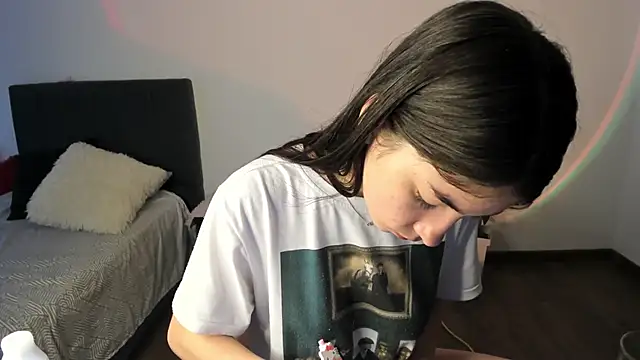 SarahLee  online show from January 23, 2025, 1:13 pm