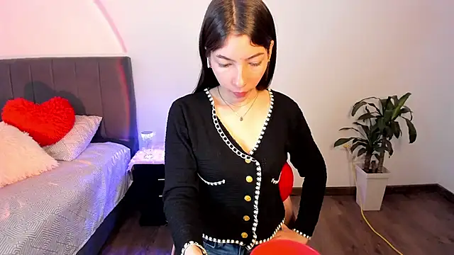 SarahLee  online show from January 27, 2025, 4:01 pm