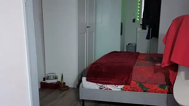 HotSpicyGujju online show from November 28, 2025, 8:44 pm