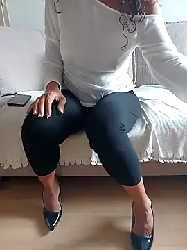 Alyalibertine online show from September 12, 2025, 10:37 am